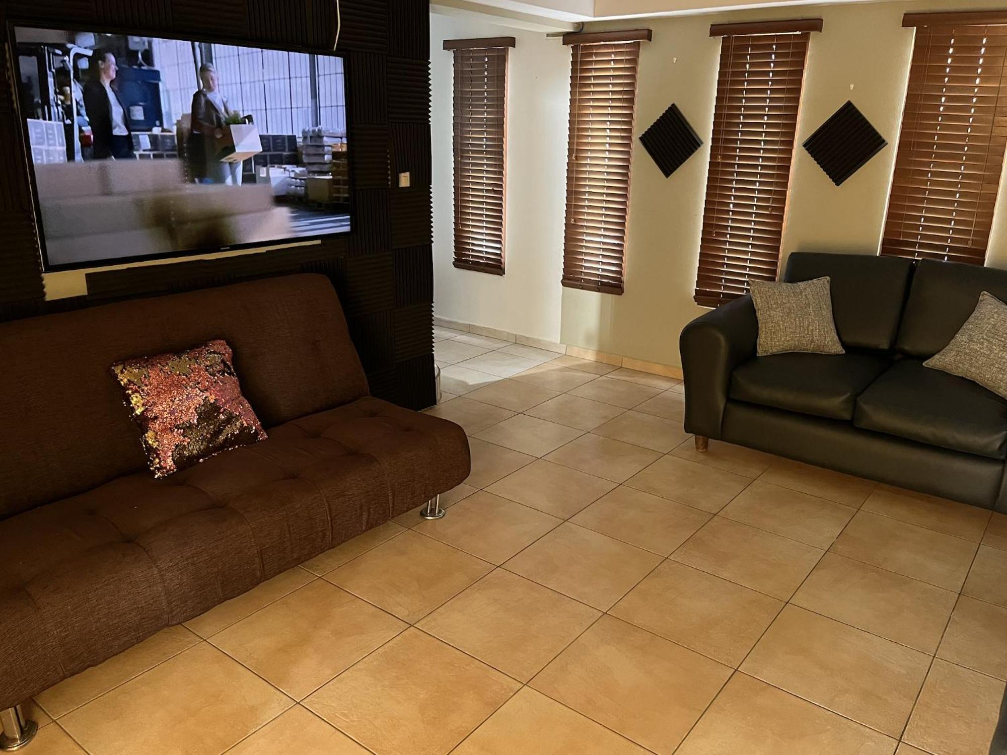 Genesis Apartments Palm Beach Exterior photo